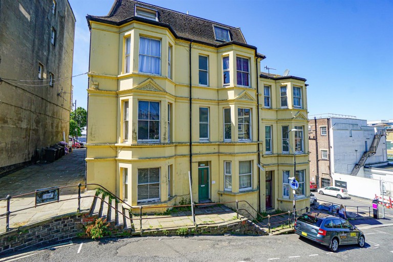 Castle Hill Passage, Hastings