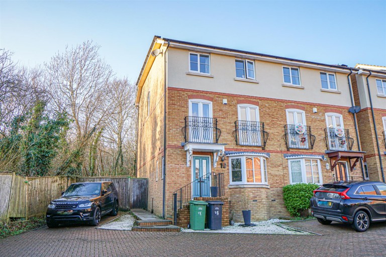 Etchingham Drive, St. Leonards-On-Sea